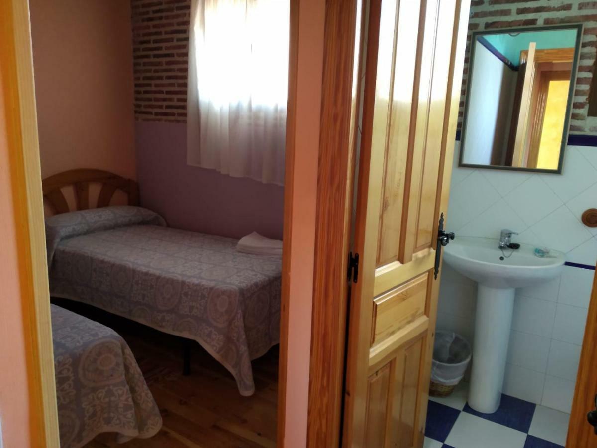 Hostal Camino Del Cid Huerta Del Rey Exterior photo
